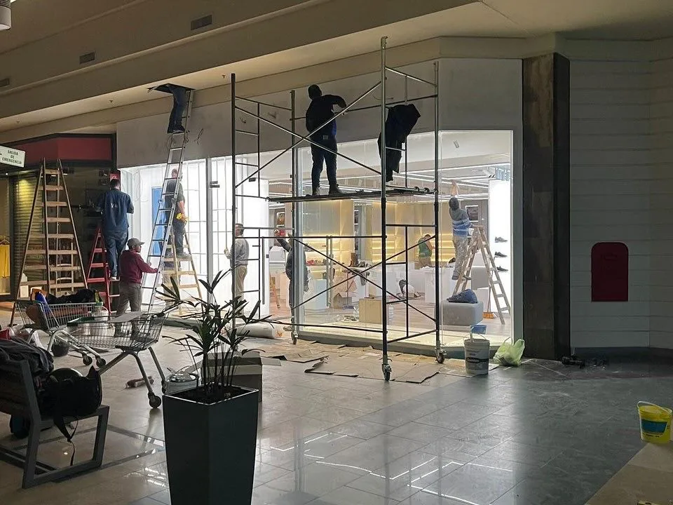 Andamio en local comercial — Andamios Gaona