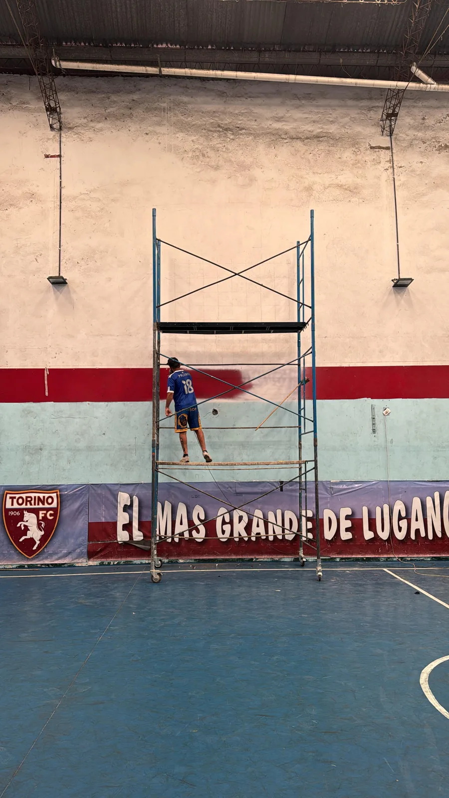 Andamio en club deportivo — Andamios Gaona